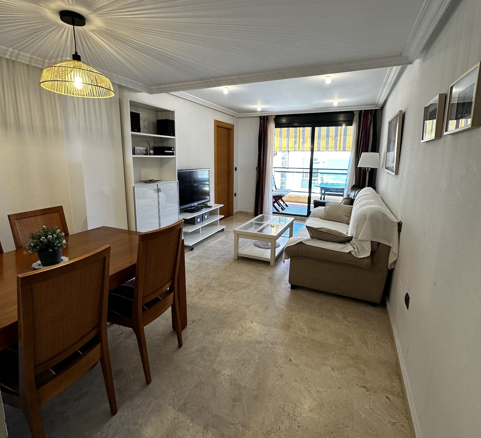 2-Bedroom Apartment in Pueblo, Guardamar del Segura - Image 3