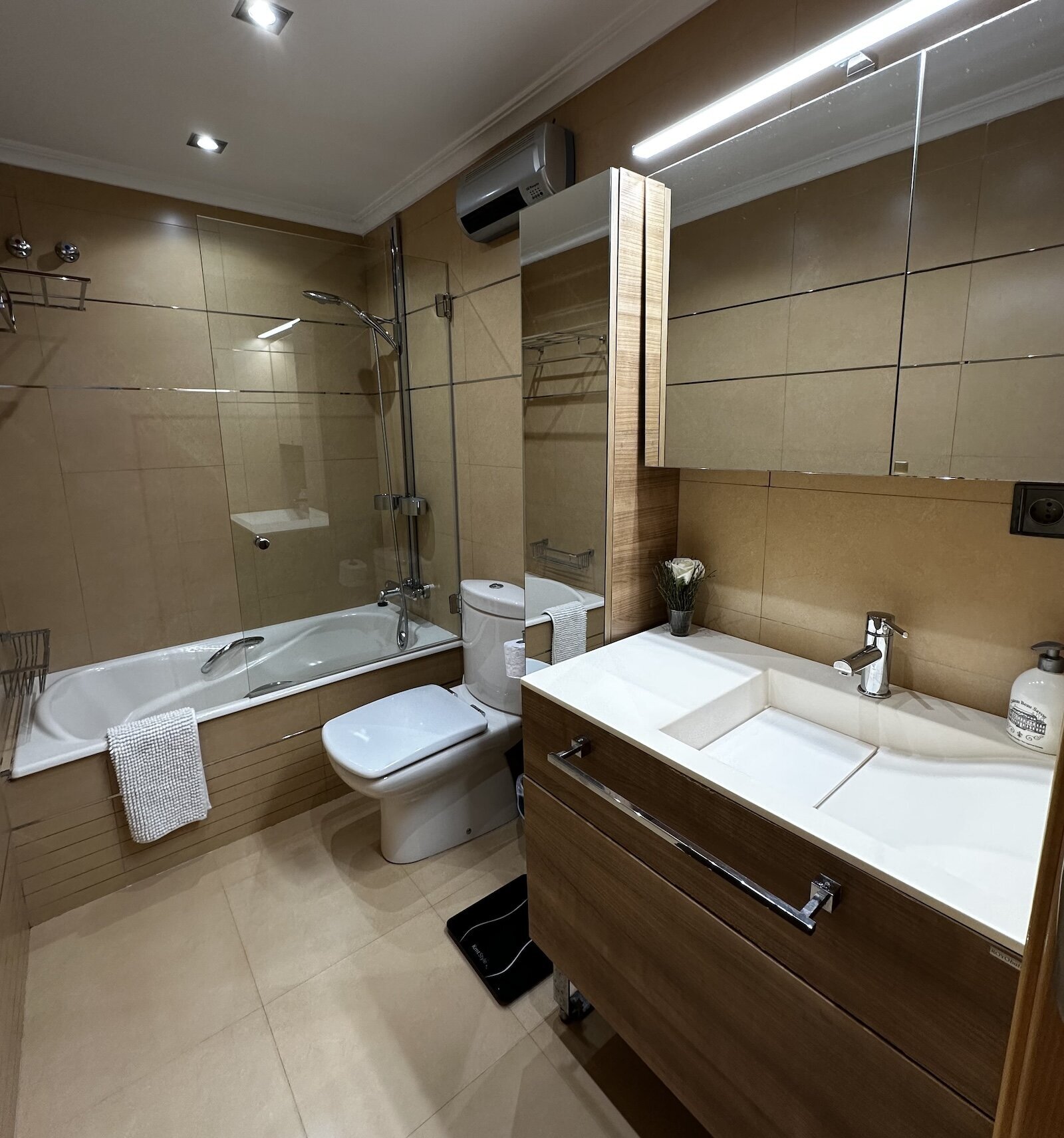 2-Bedroom Apartment in Pueblo, Guardamar del Segura - Image 7