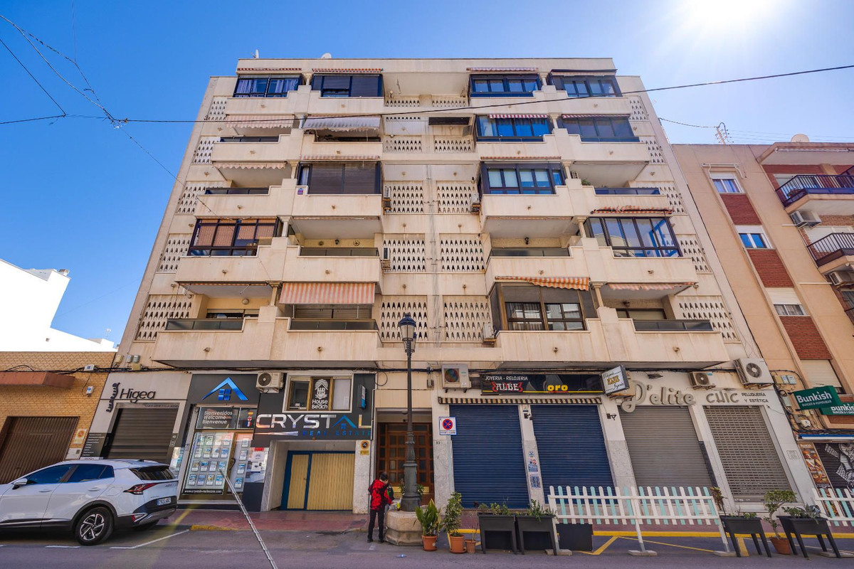 4-Bedroom Ground Floor Apartment in  Guardamar del Segura... - Image 1
