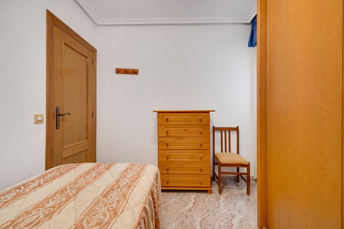 4-Bedroom Ground Floor Apartment in  Guardamar del Segura... - Image 12