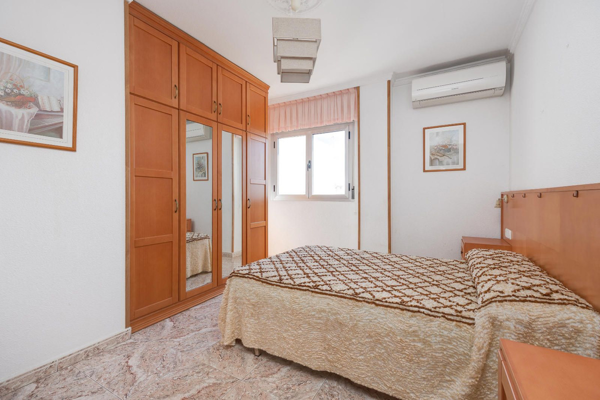 4-Bedroom Ground Floor Apartment in  Guardamar del Segura... - Image 17