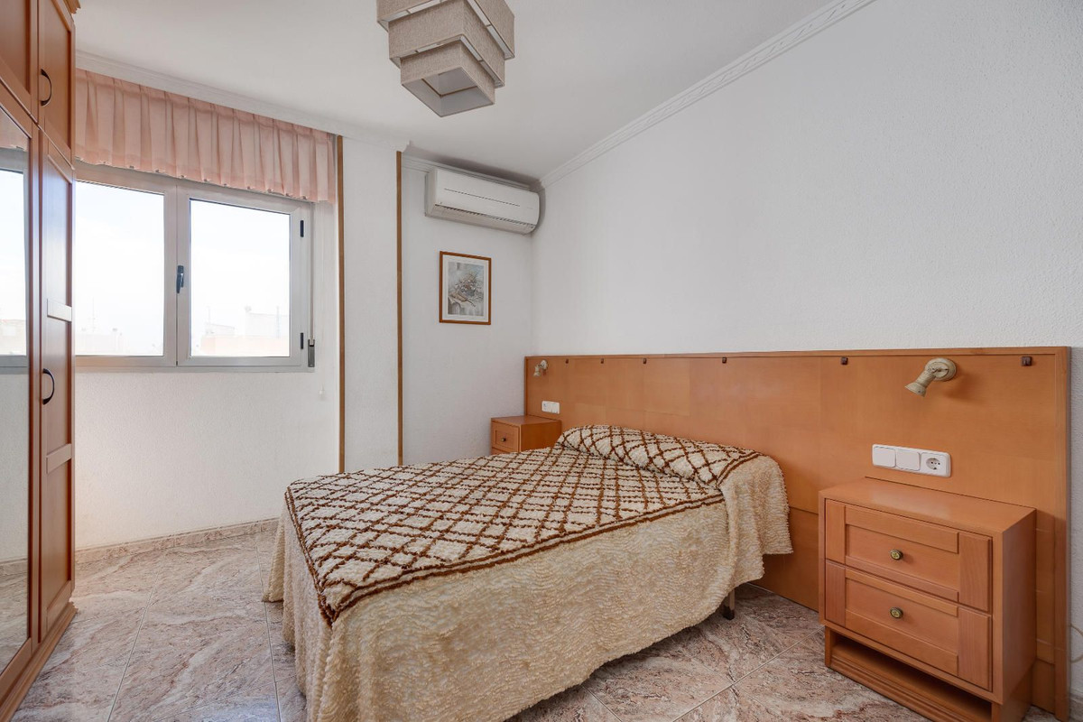 4-Bedroom Ground Floor Apartment in  Guardamar del Segura... - Image 18