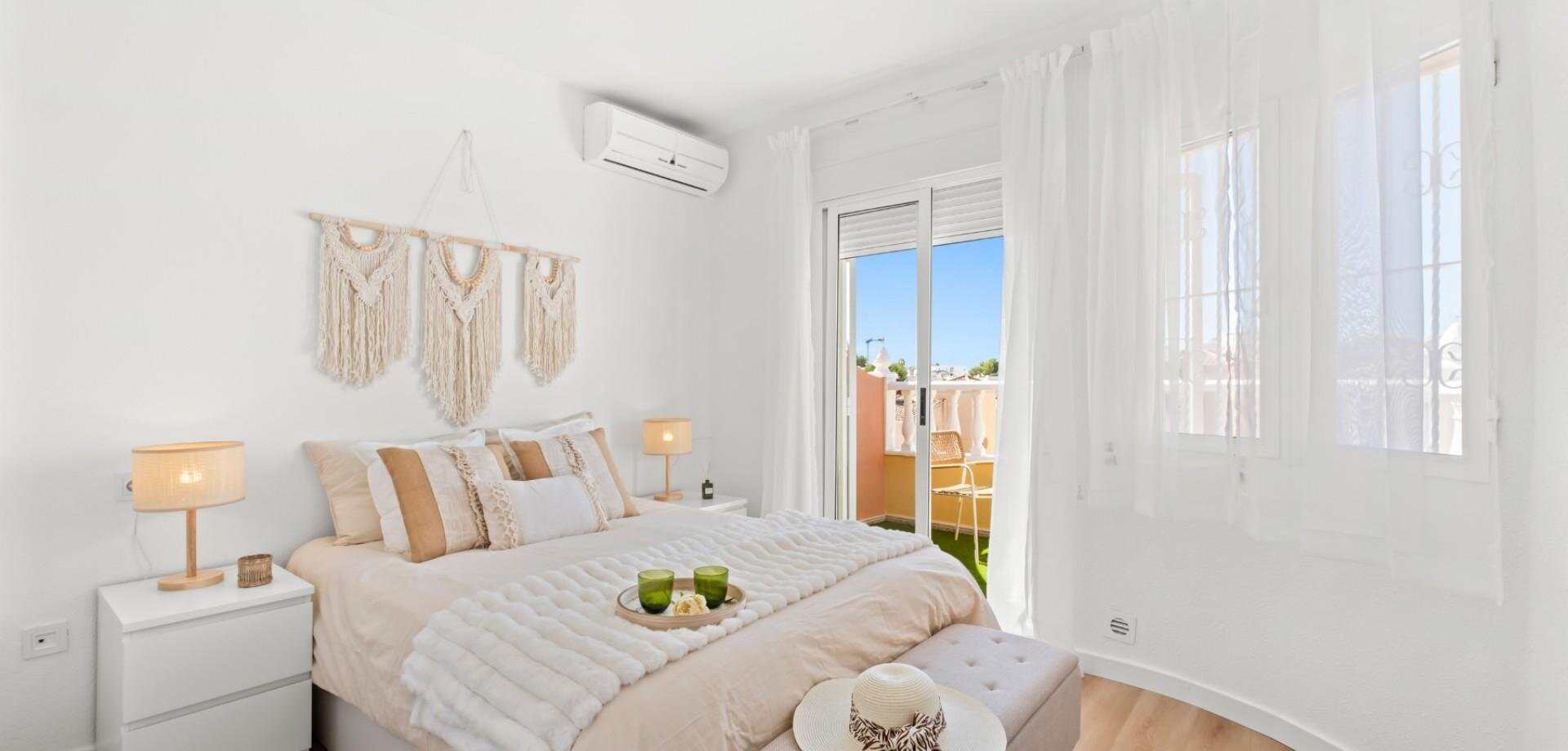 2-Bedroom House in Lomas de Cabo Roig, Orihuela Costa - Image 11