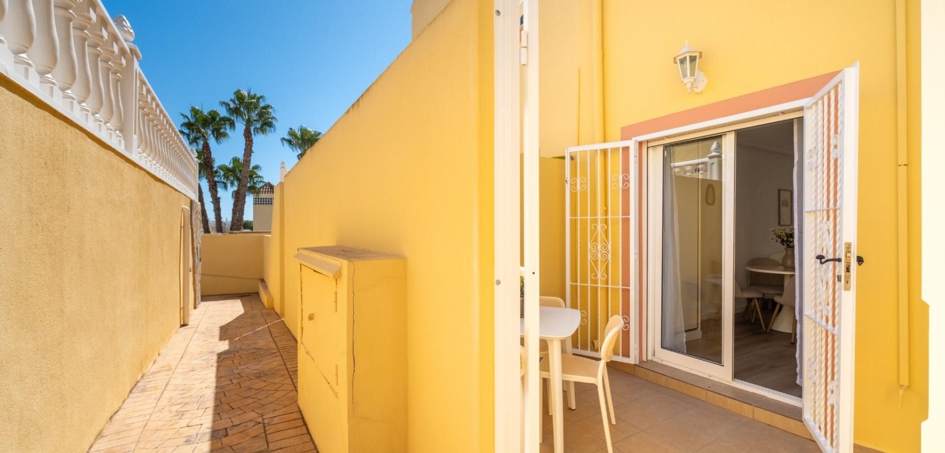 2-Bedroom House in Lomas de Cabo Roig, Orihuela Costa - Image 28
