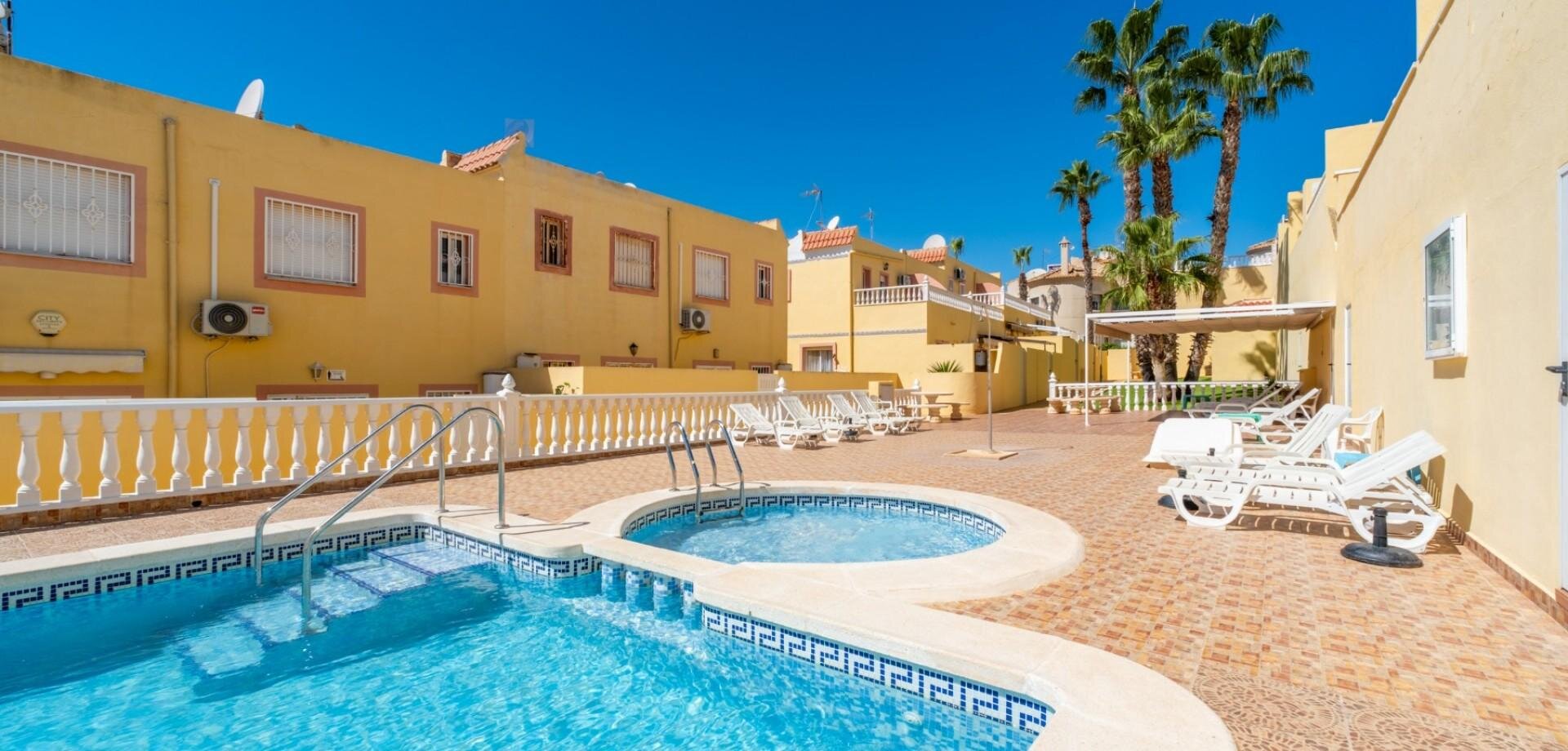 2-Bedroom House in Lomas de Cabo Roig, Orihuela Costa - Image 31