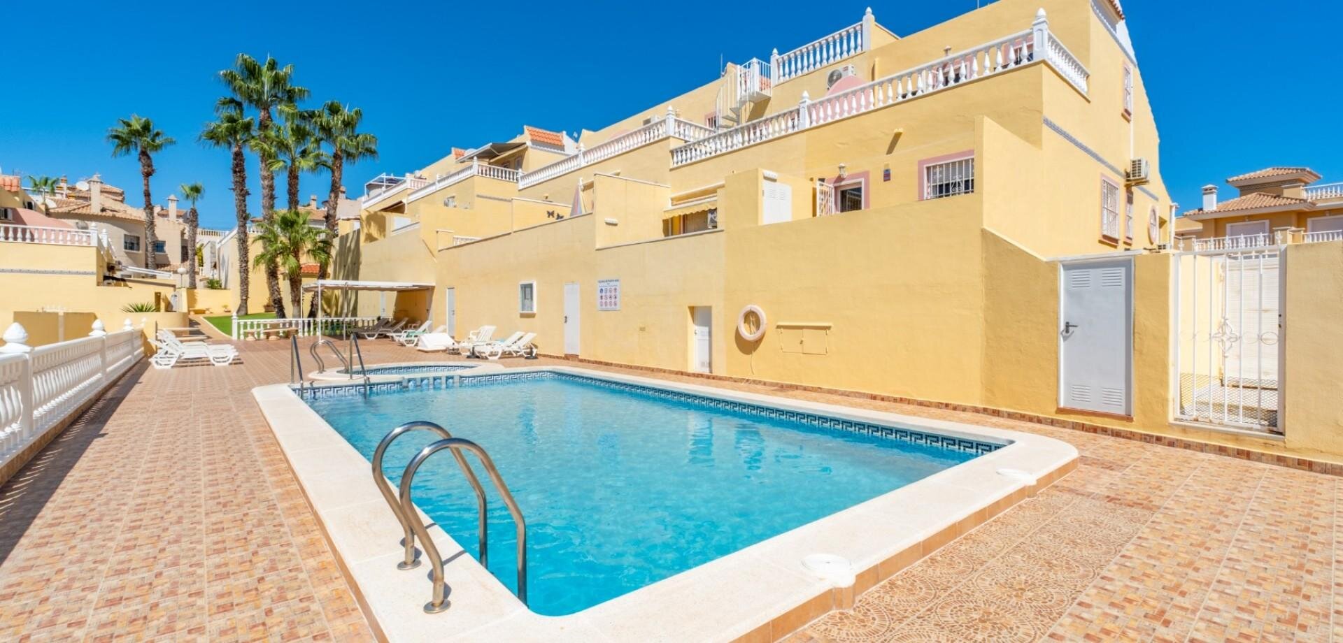 2-Bedroom House in Lomas de Cabo Roig, Orihuela Costa - Image 6