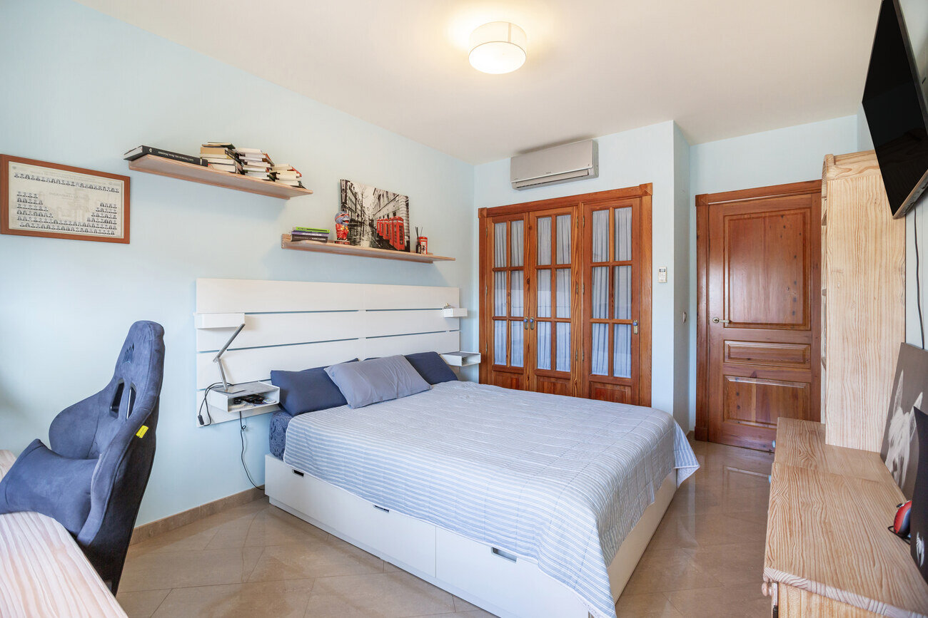 5-Bedroom Villa in Centro, Torrevieja - Image 39