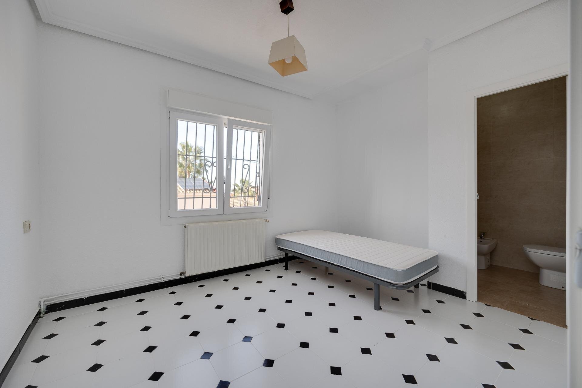 3-Bedroom Villa in El Chaparral, Torrevieja - Image 11