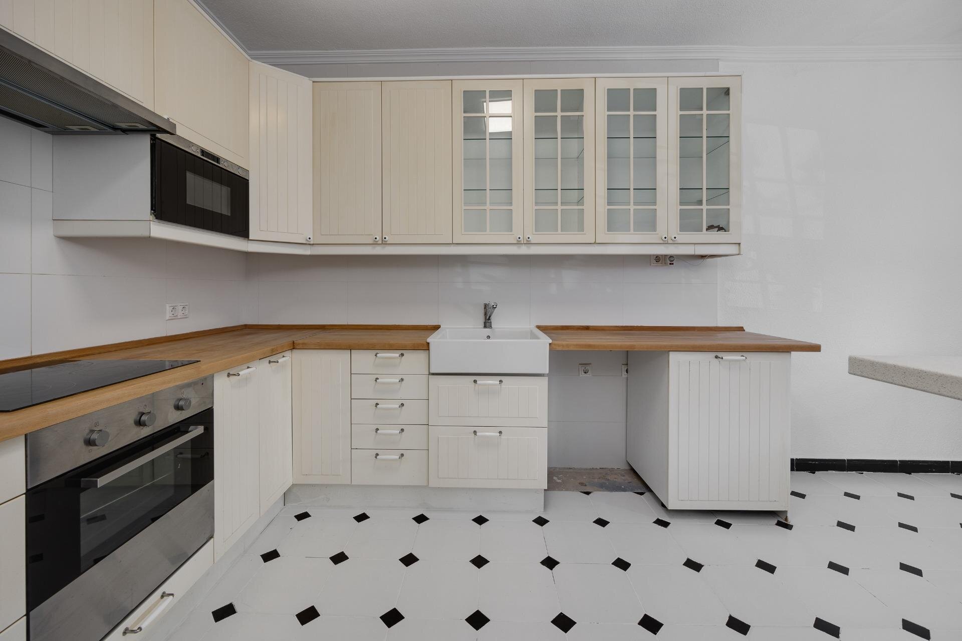 3-Bedroom Villa in El Chaparral, Torrevieja - Image 3