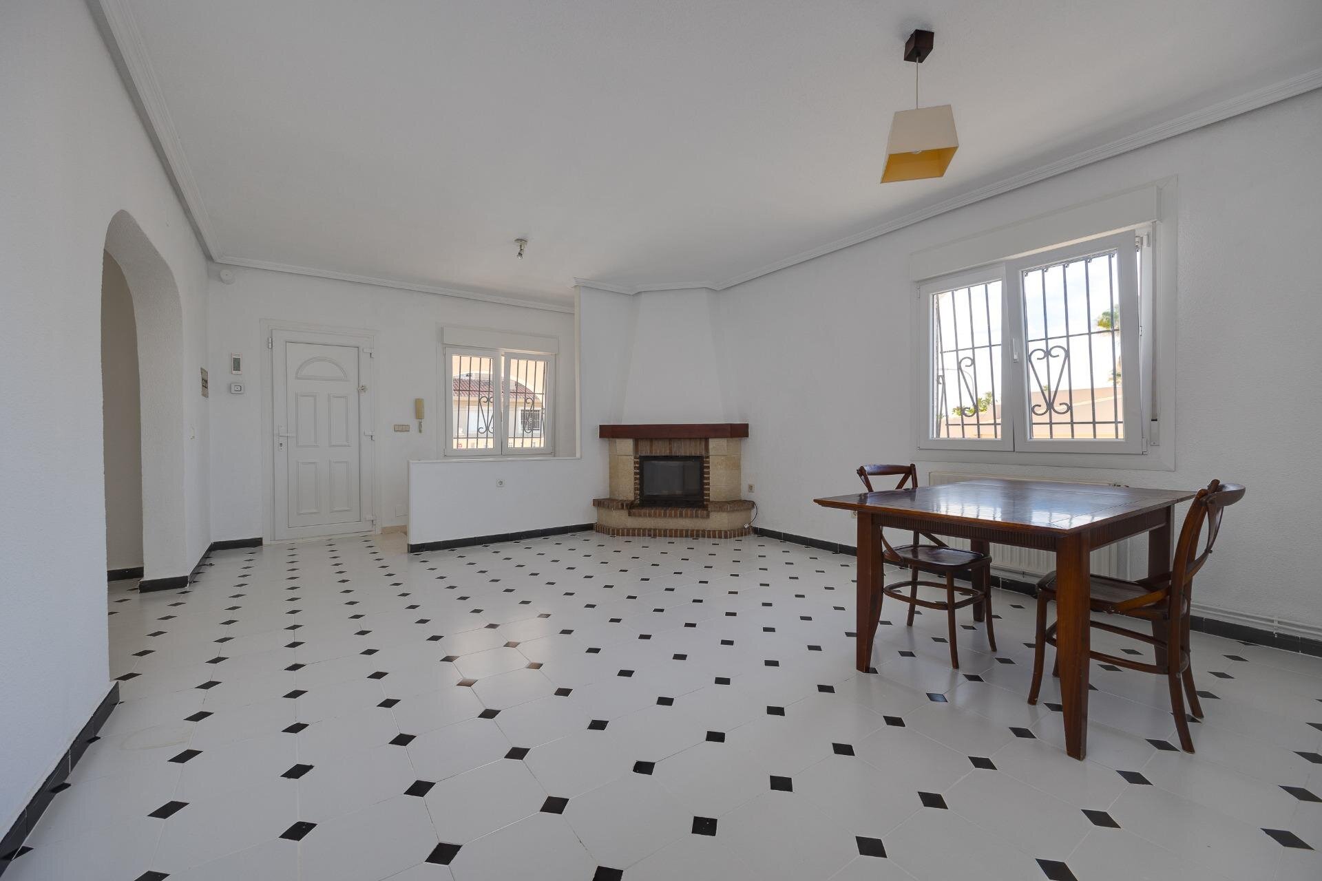 3-Bedroom Villa in El Chaparral, Torrevieja - Image 4
