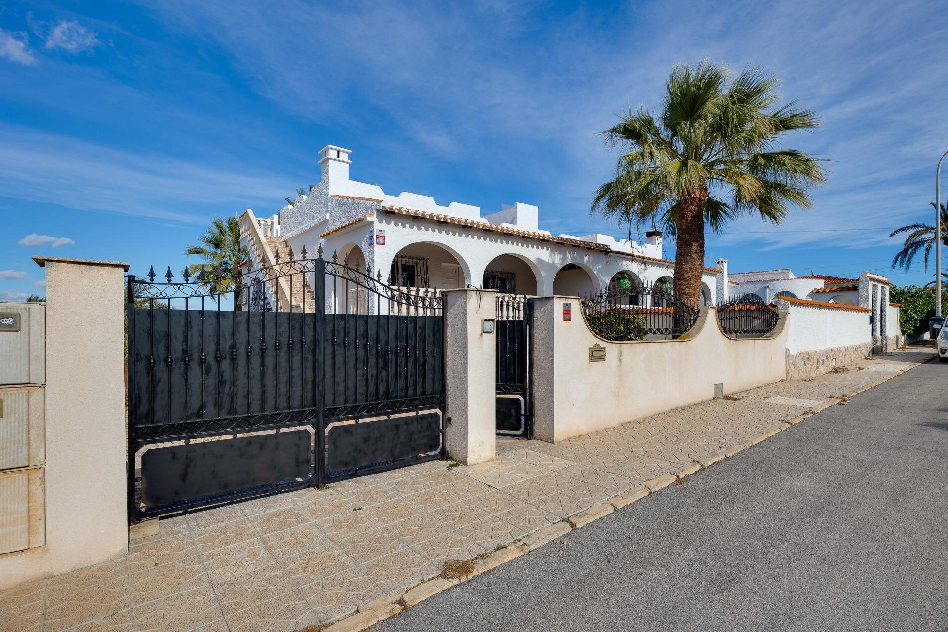 3-Bedroom Villa in El Chaparral, Torrevieja - Image 40