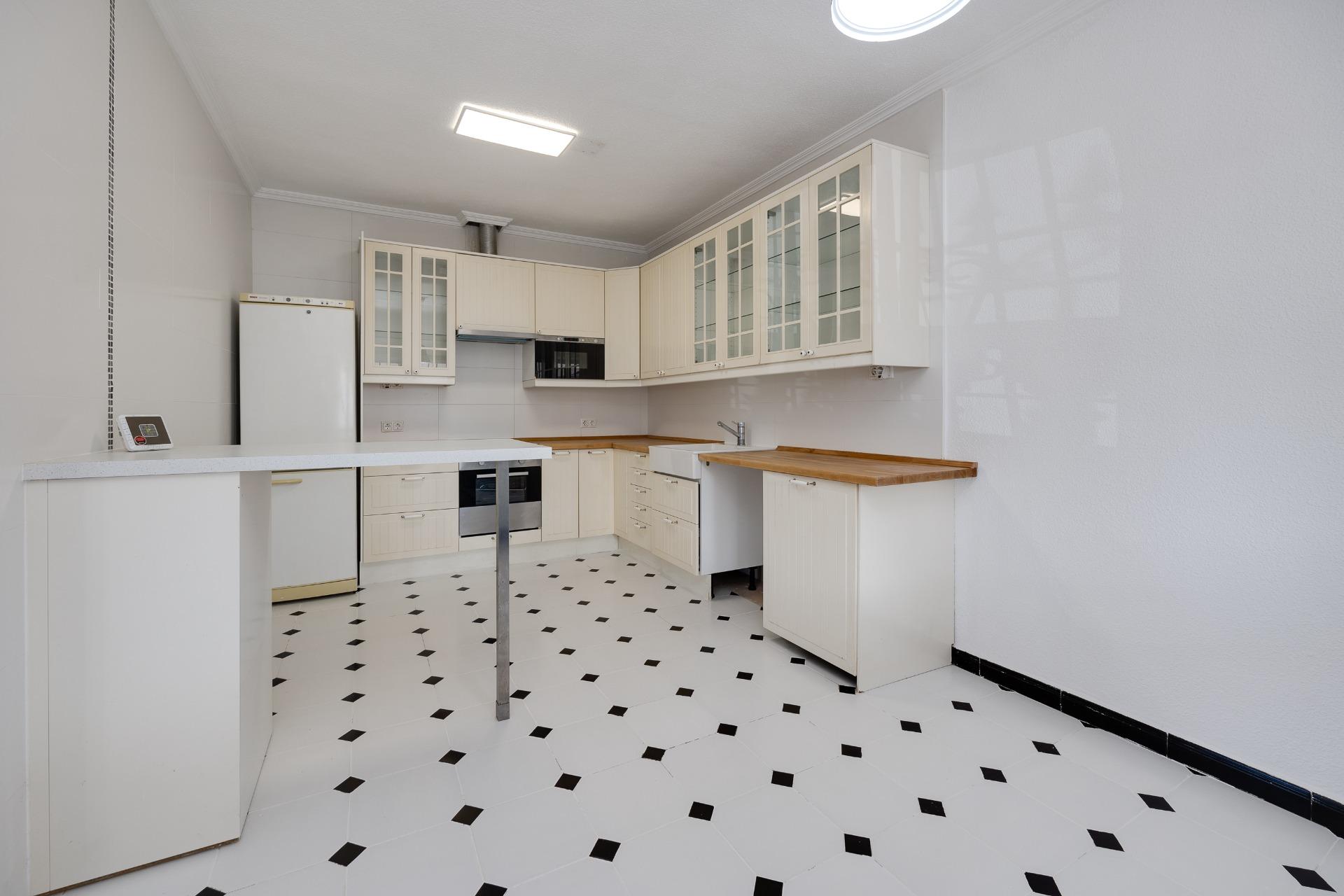 3-Bedroom Villa in El Chaparral, Torrevieja - Image 7