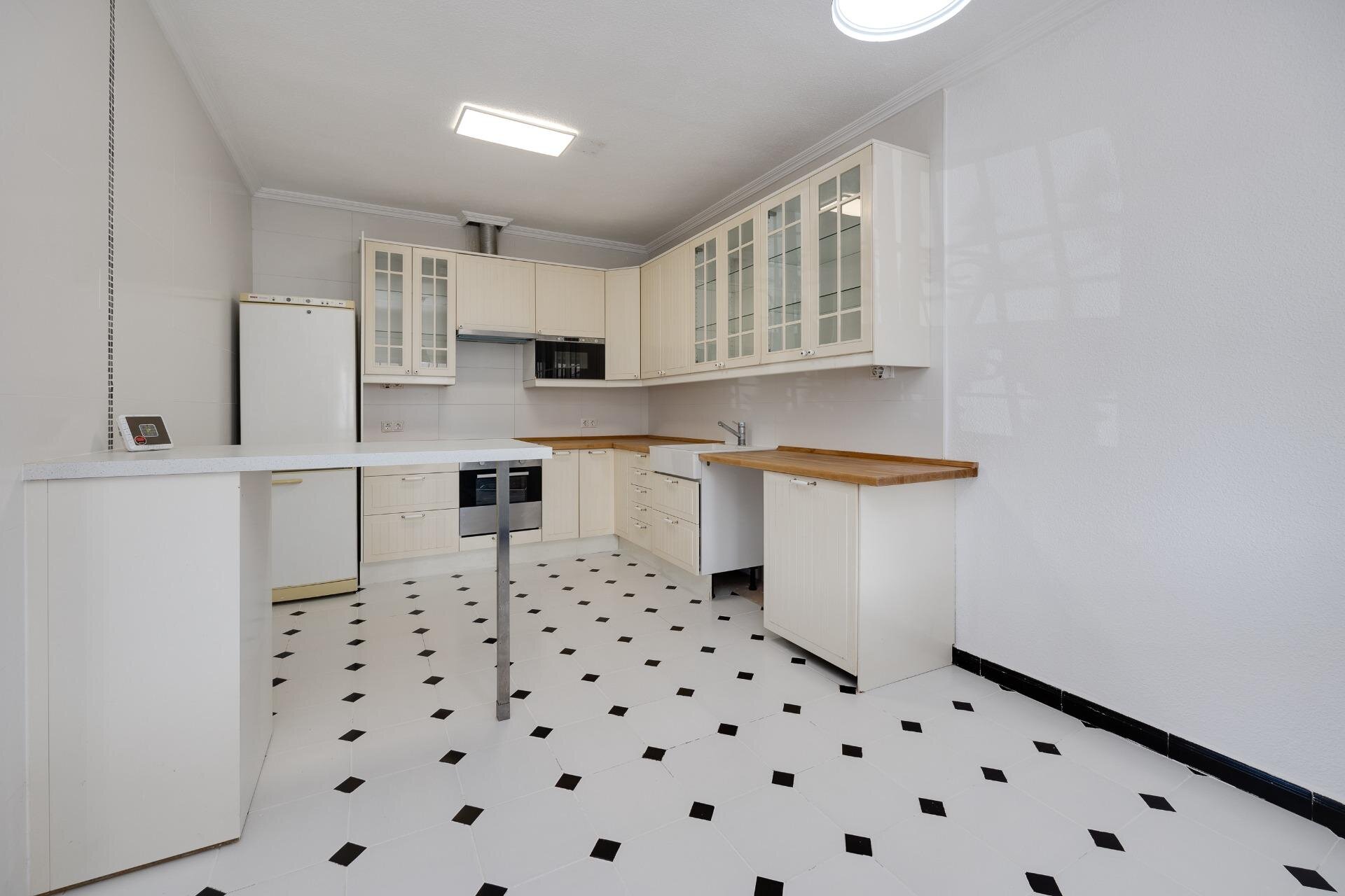 3-Bedroom Villa in El Chaparral, Torrevieja - Image 7