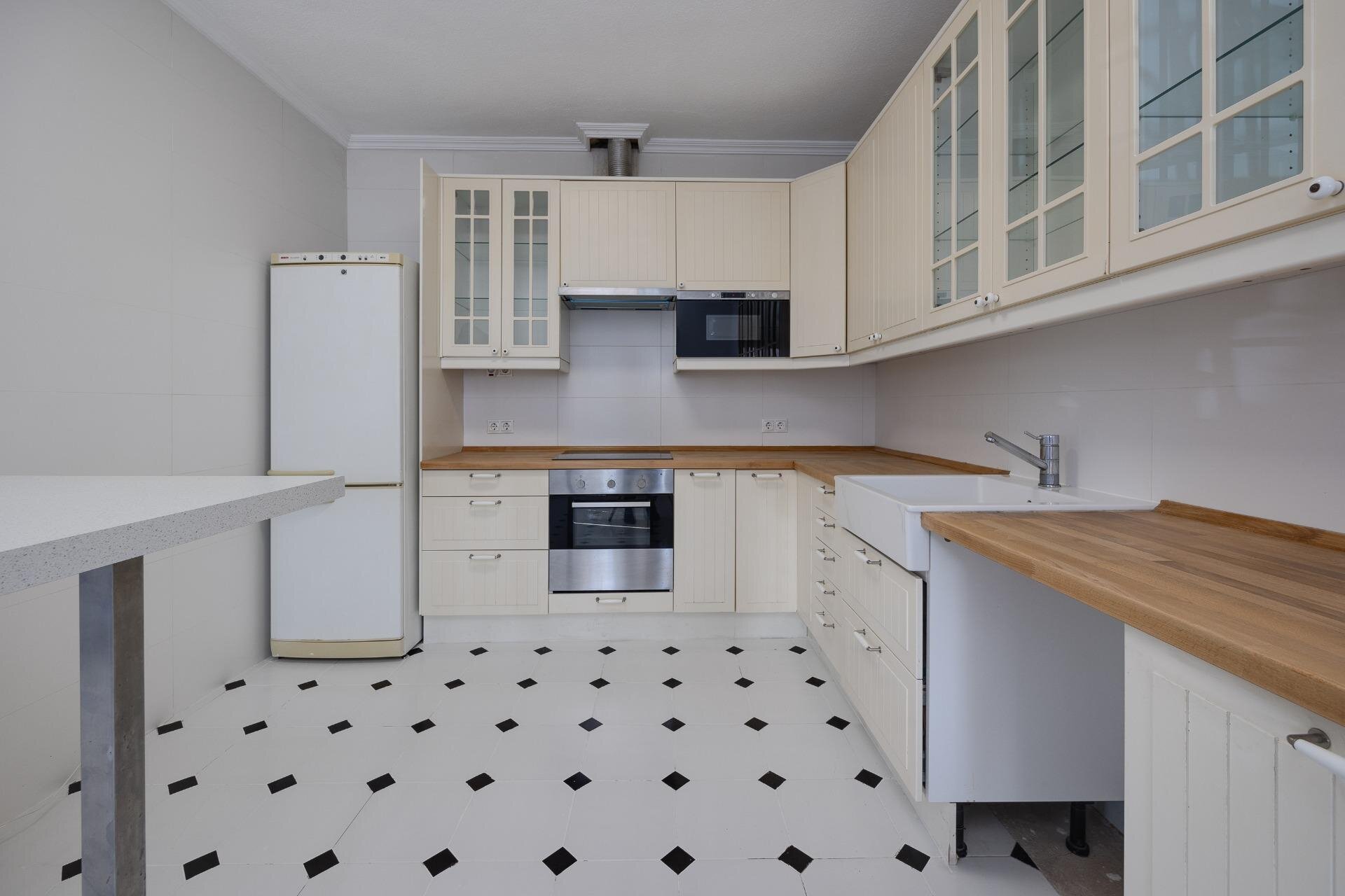 3-Bedroom Villa in El Chaparral, Torrevieja - Image 8