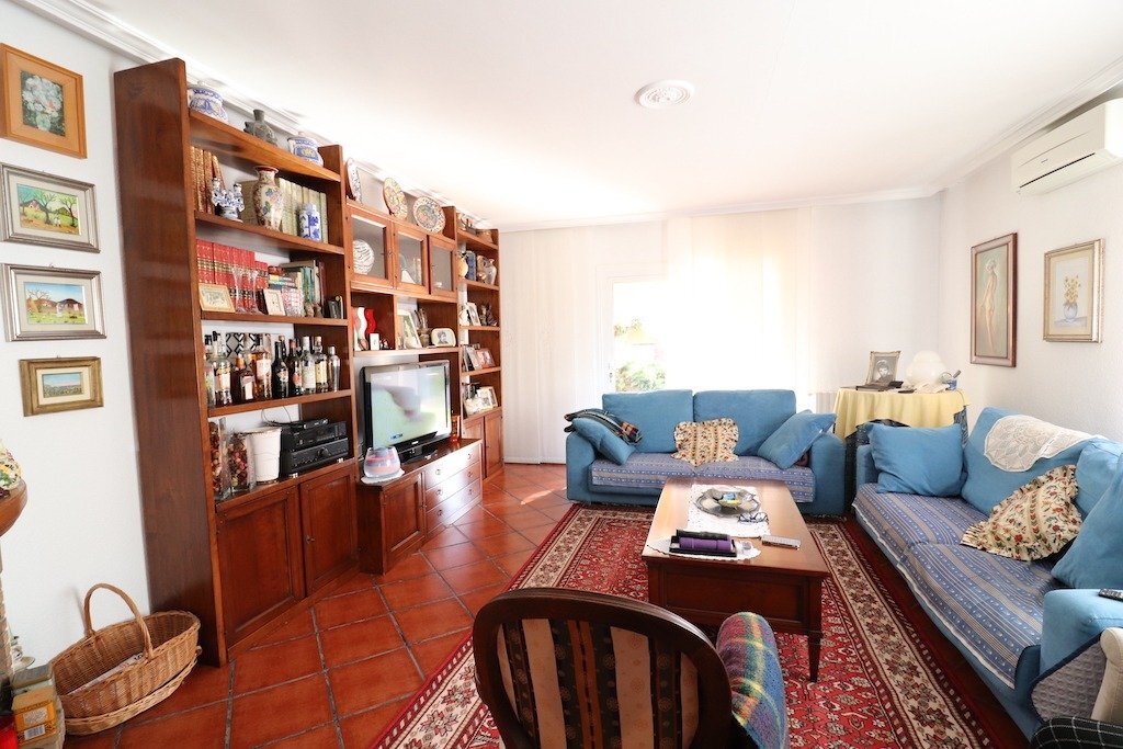 5-Bedroom Villa in San Luis, Torrevieja - Image 12