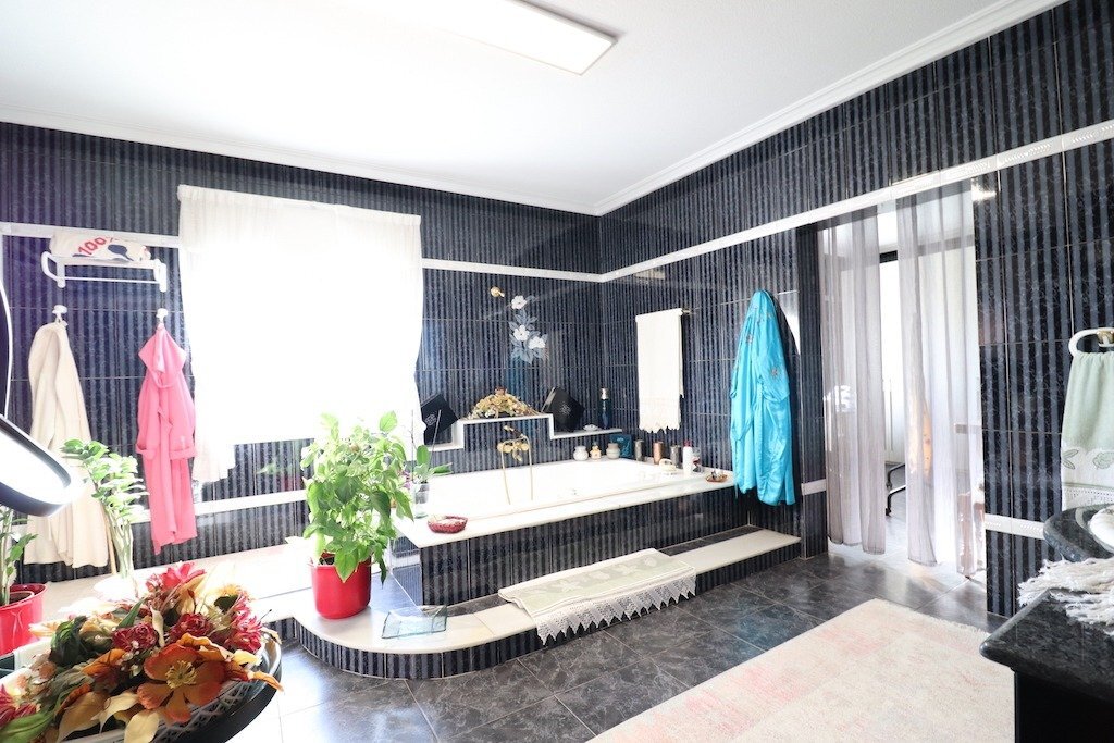 5-Bedroom Villa in San Luis, Torrevieja - Image 19