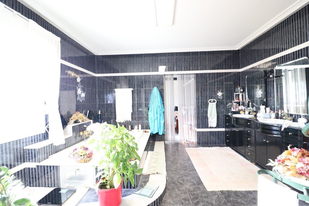5-Bedroom Villa in San Luis, Torrevieja - Image 20