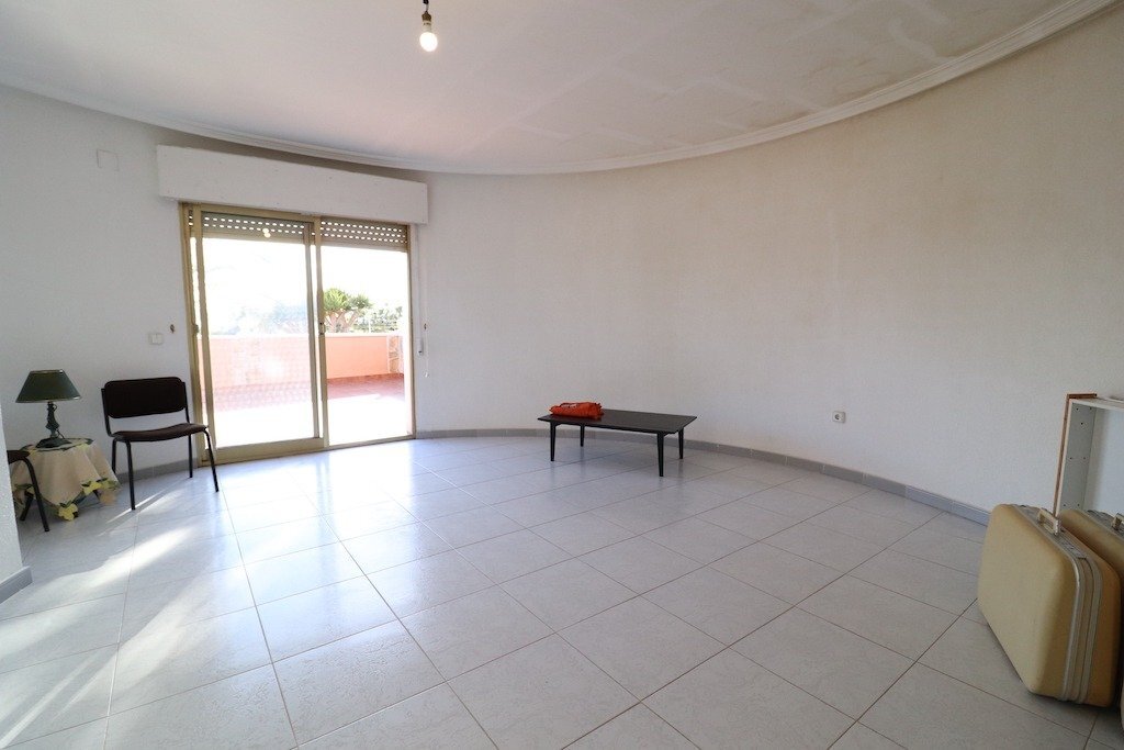 5-Bedroom Villa in San Luis, Torrevieja - Image 21