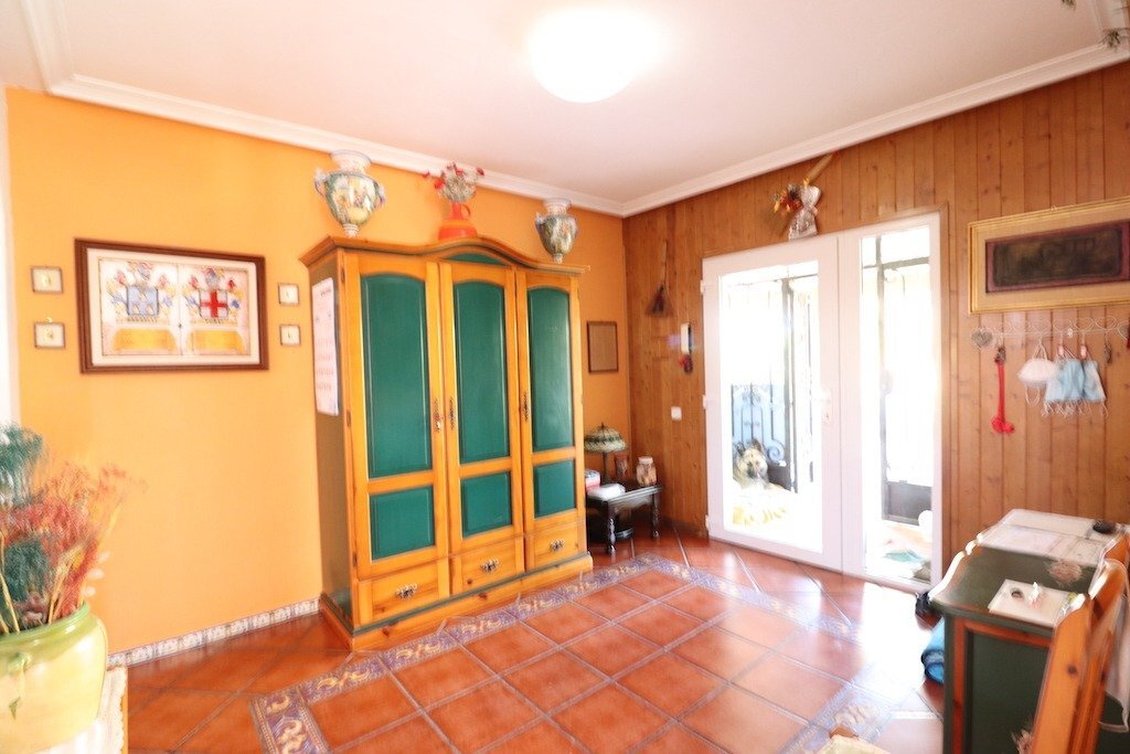 5-Bedroom Villa in San Luis, Torrevieja - Image 22