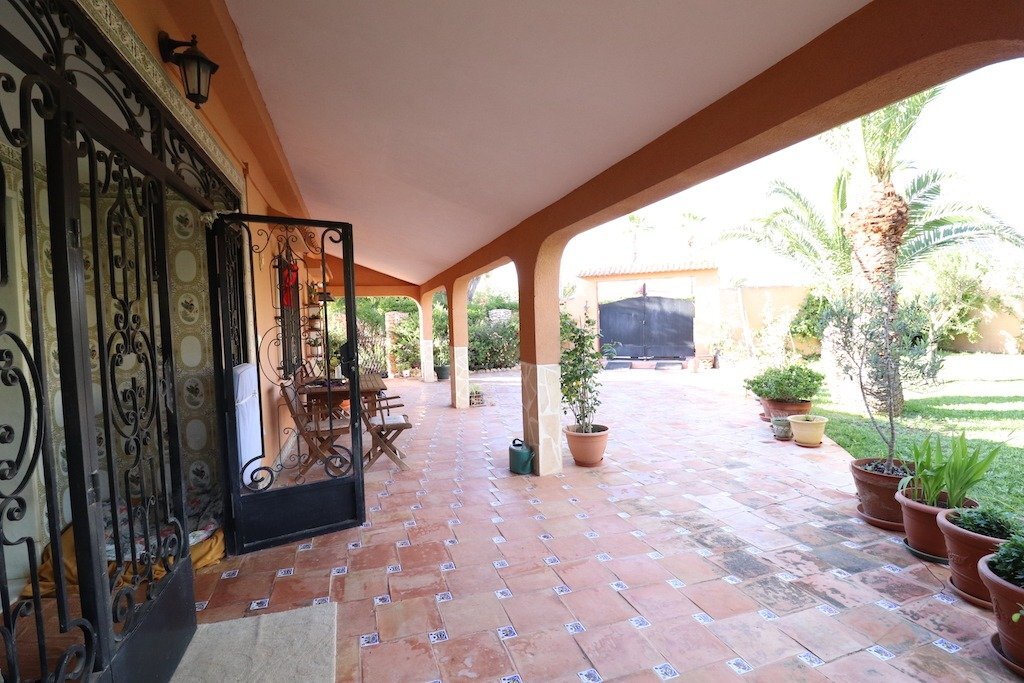 5-Bedroom Villa in San Luis, Torrevieja - Image 27