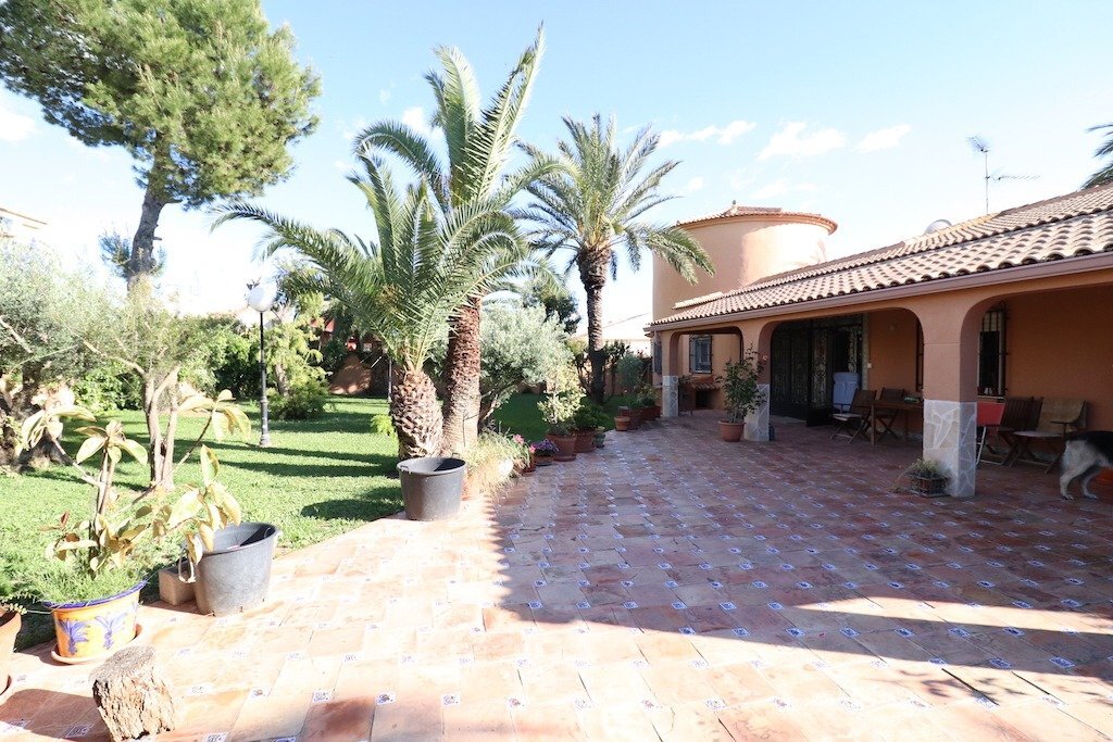 5-Bedroom Villa in San Luis, Torrevieja - Image 28