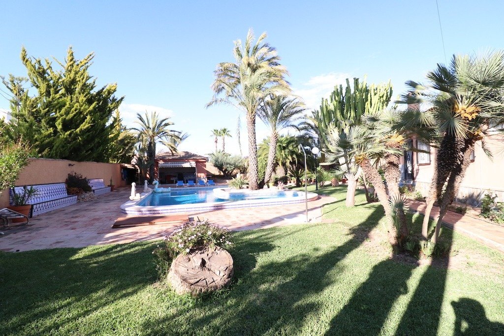 5-Bedroom Villa in San Luis, Torrevieja - Image 29