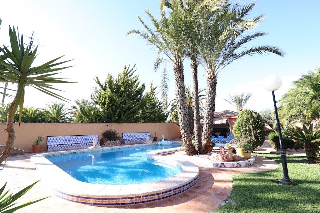 5-Bedroom Villa in San Luis, Torrevieja - Image 3