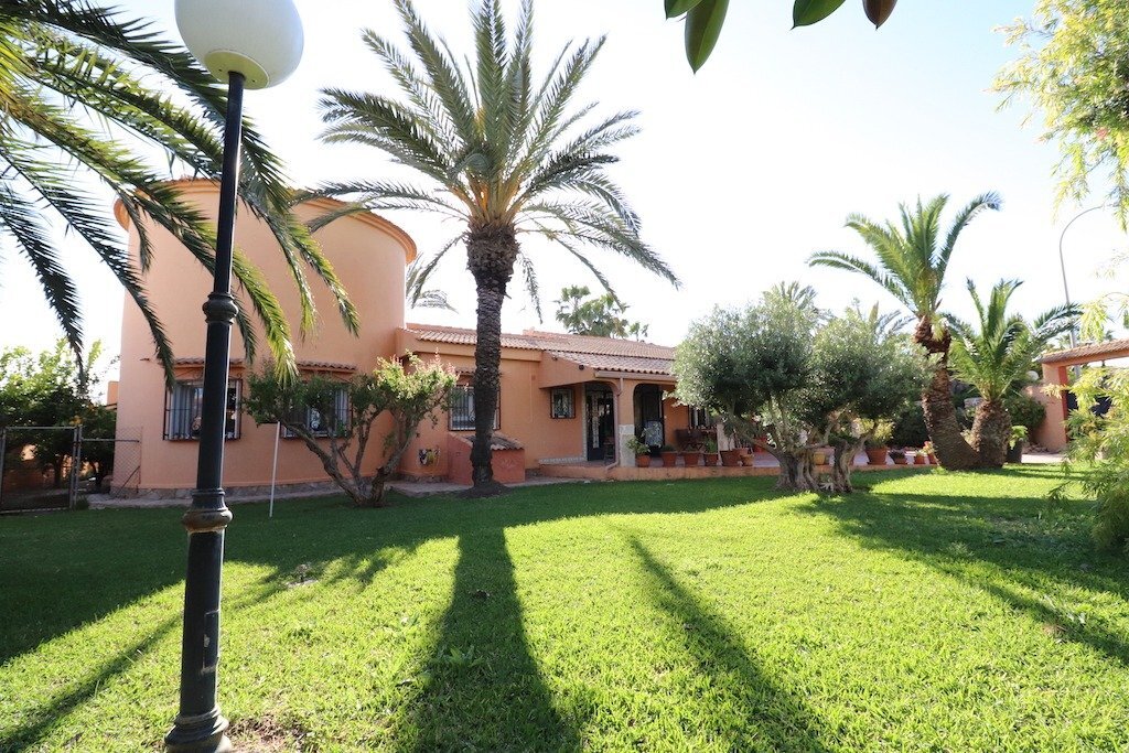 5-Bedroom Villa in San Luis, Torrevieja - Image 30