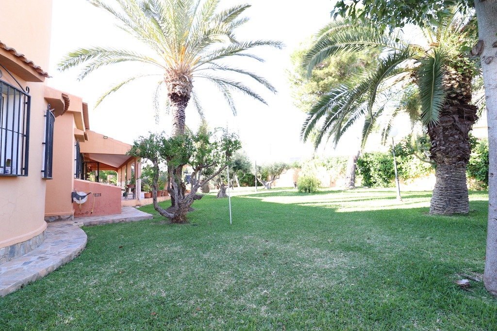 5-Bedroom Villa in San Luis, Torrevieja - Image 31