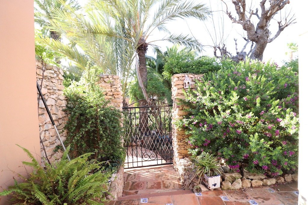 5-Bedroom Villa in San Luis, Torrevieja - Image 33