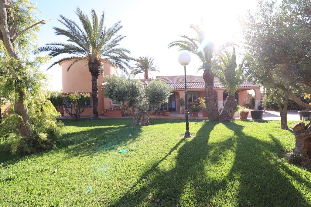 5-Bedroom Villa in San Luis, Torrevieja - Image 34