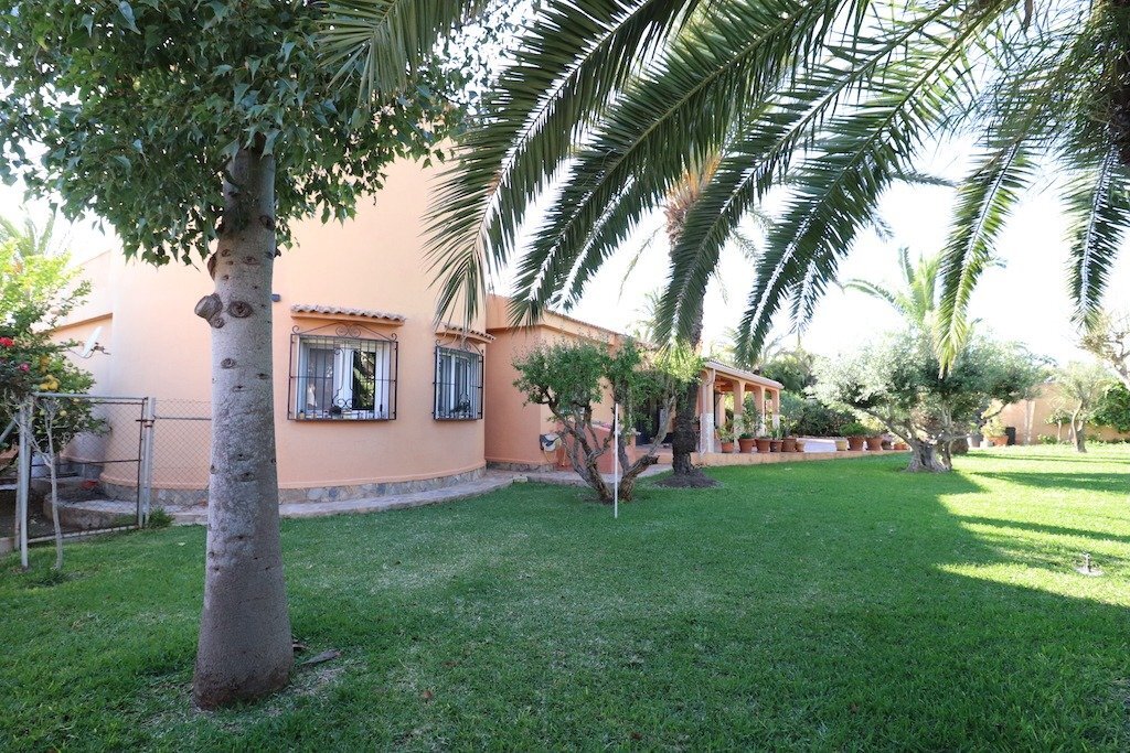 5-Bedroom Villa in San Luis, Torrevieja - Image 35