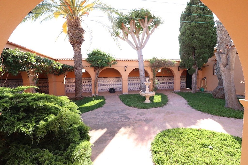 5-Bedroom Villa in San Luis, Torrevieja - Image 40