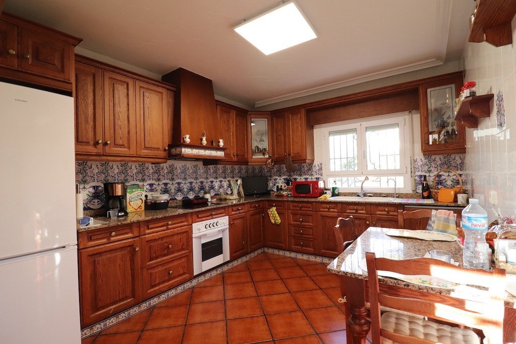 5-Bedroom Villa in San Luis, Torrevieja - Image 6