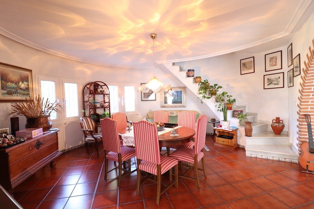 5-Bedroom Villa in San Luis, Torrevieja - Image 7