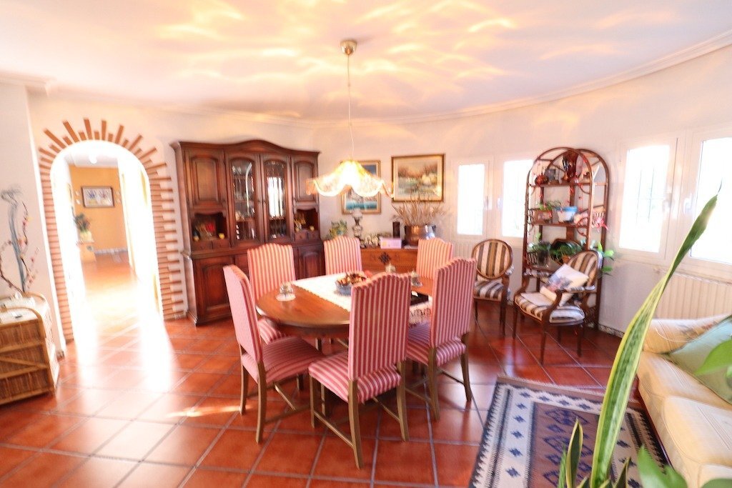 5-Bedroom Villa in San Luis, Torrevieja - Image 8