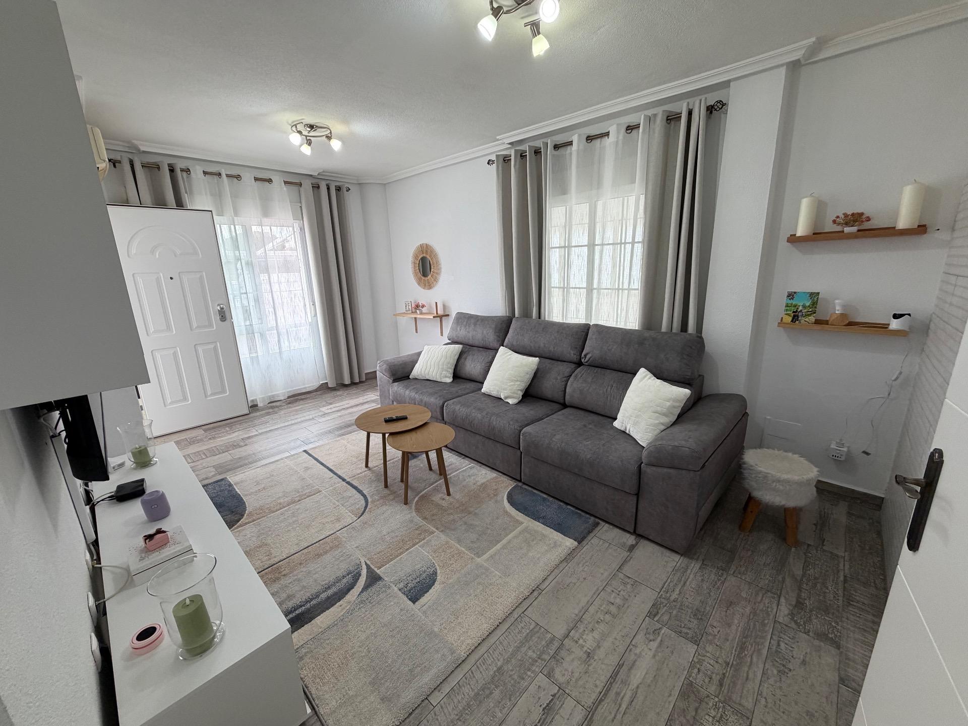 Huis met 3 Slaapkamers in La Zenia, Orihuela Costa - Image 10