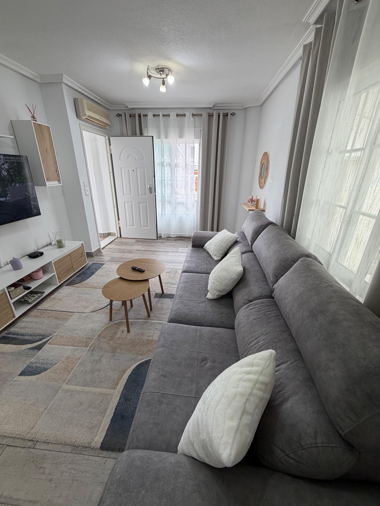 Huis met 3 Slaapkamers in La Zenia, Orihuela Costa - Image 11