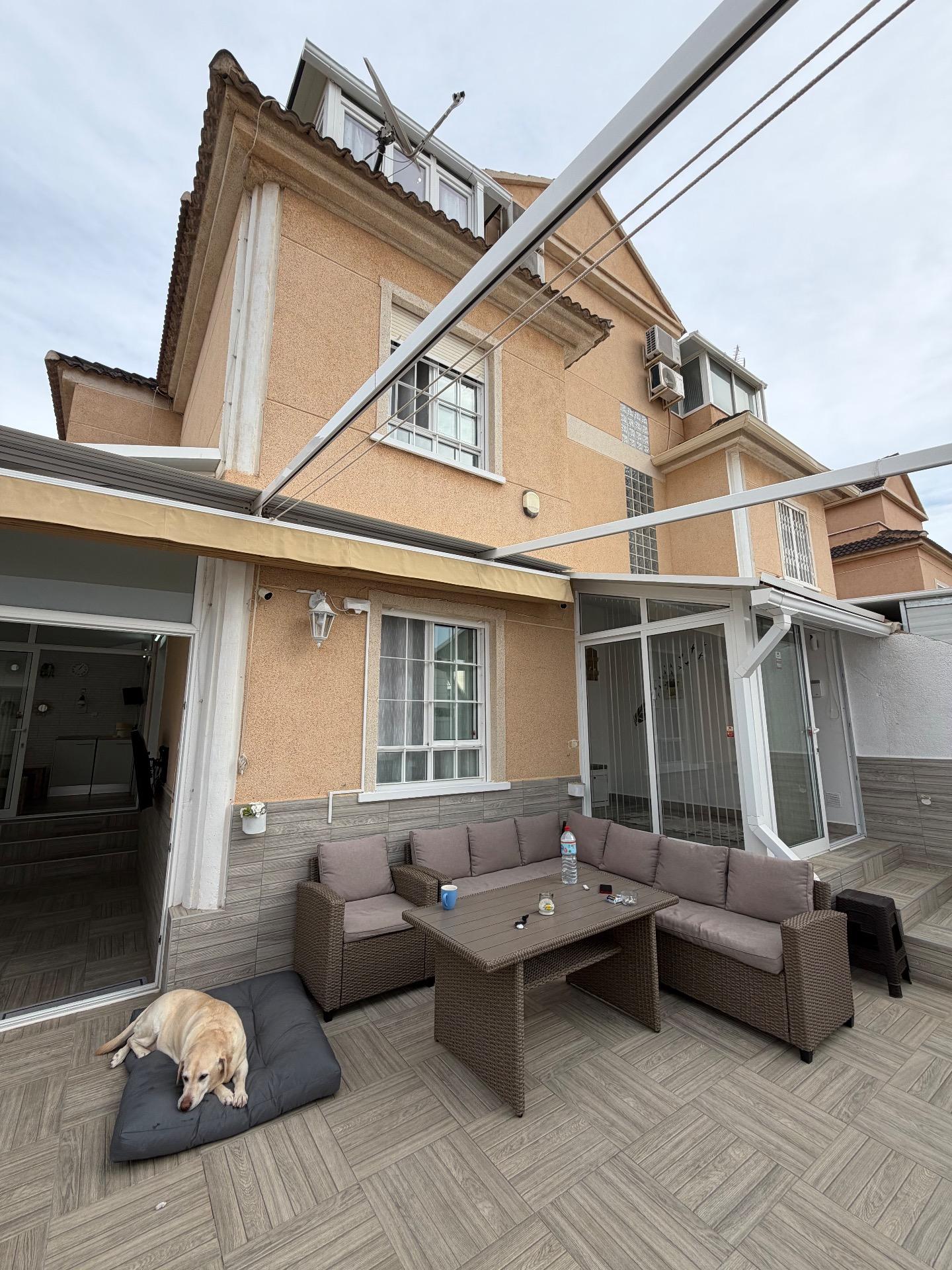 Huis met 3 Slaapkamers in La Zenia, Orihuela Costa - Image 2