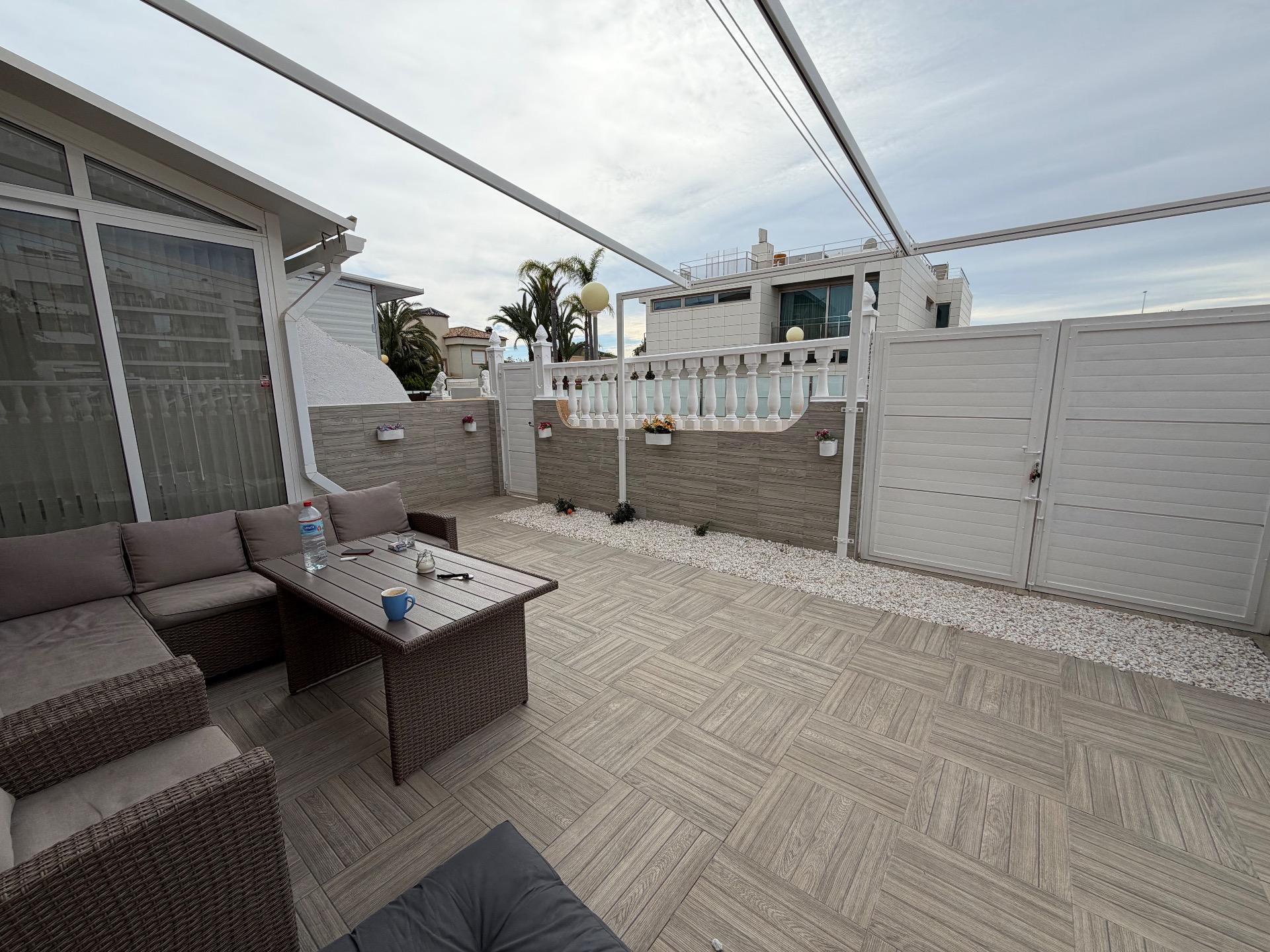 Huis met 3 Slaapkamers in La Zenia, Orihuela Costa - Image 3