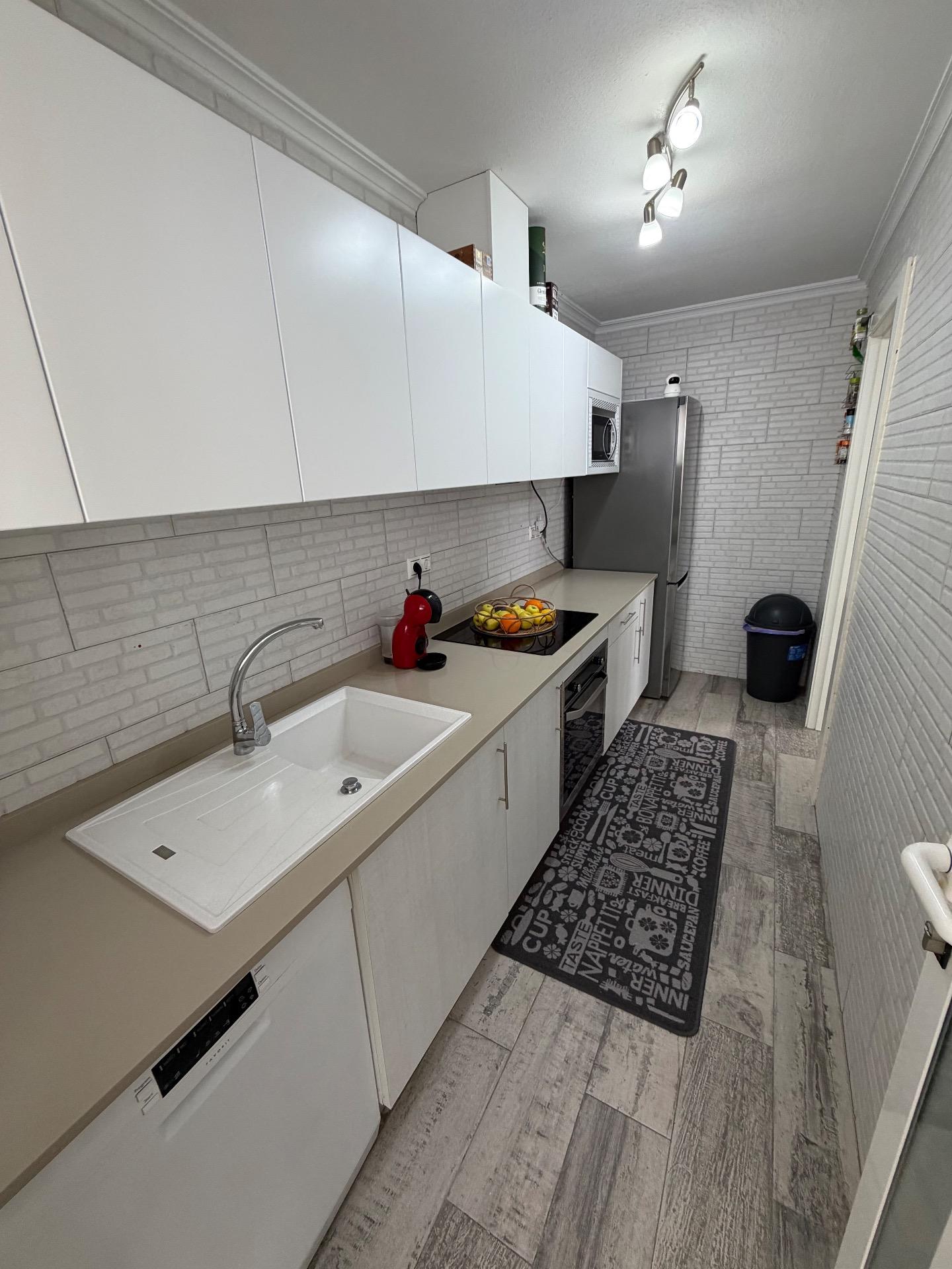 Huis met 3 Slaapkamers in La Zenia, Orihuela Costa - Image 8