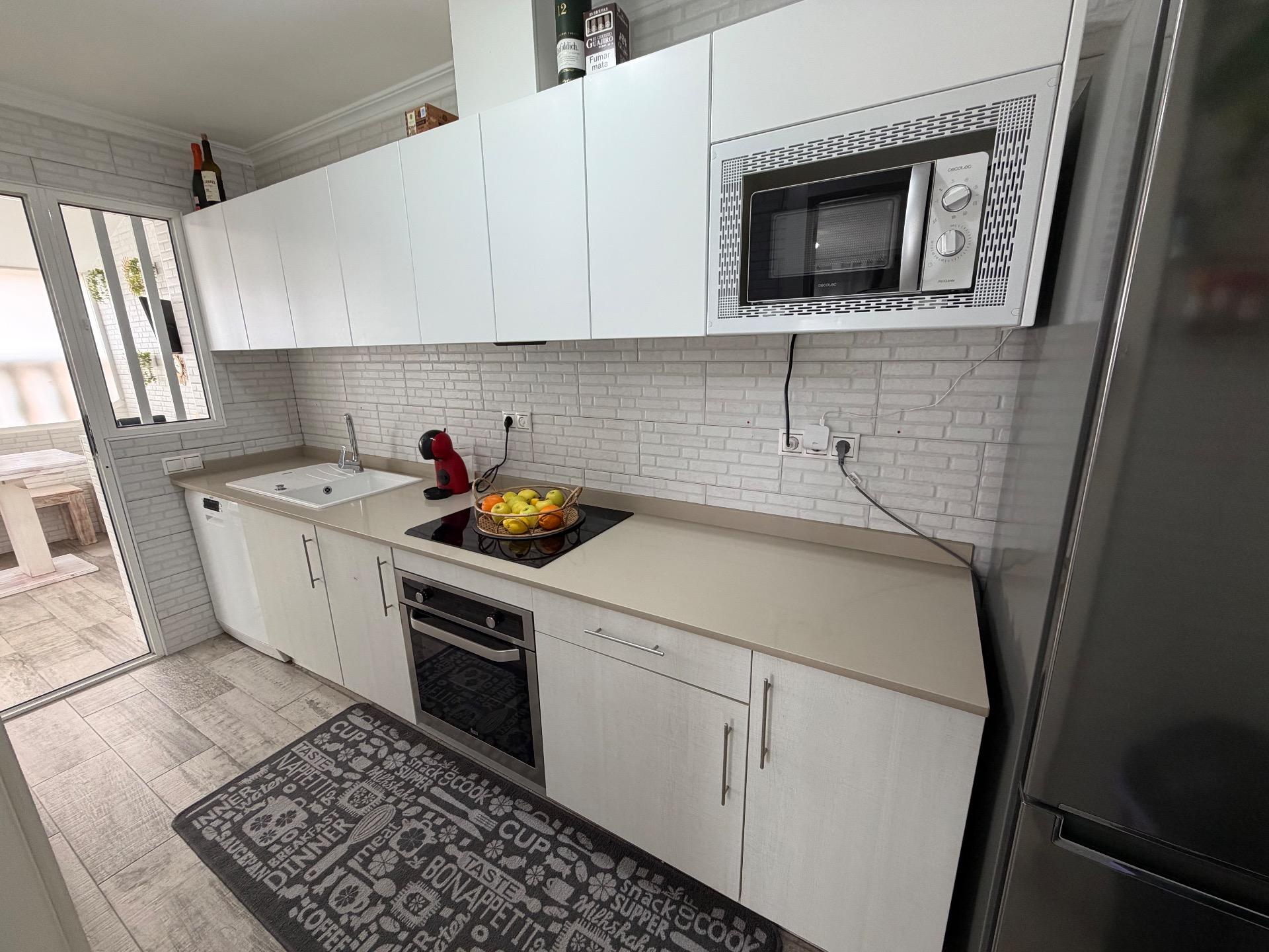 Huis met 3 Slaapkamers in La Zenia, Orihuela Costa - Image 9