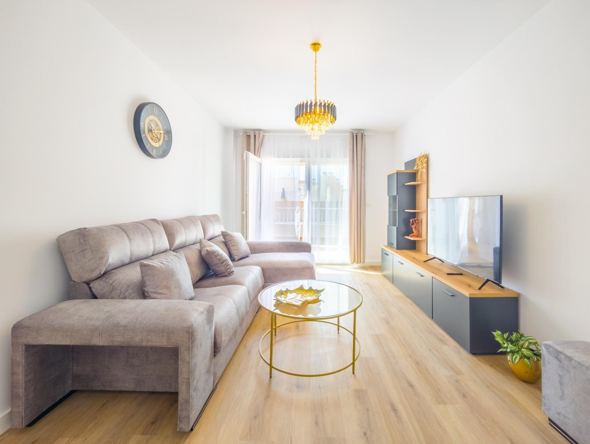 3-Bedroom Apartment in Estacion de Autobuses, Torrevieja - Image 11