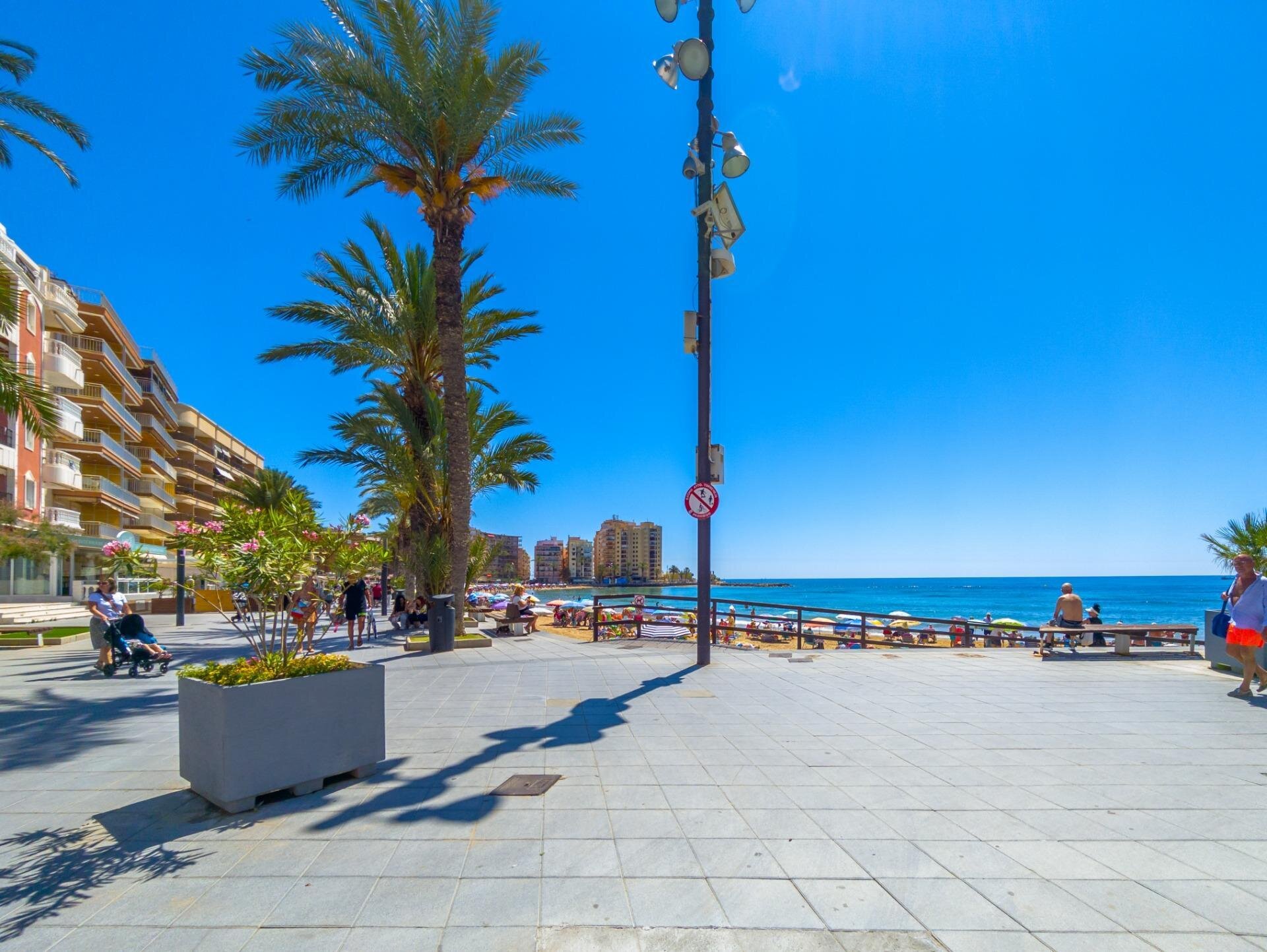 3-Bedroom Apartment in Estacion de Autobuses, Torrevieja - Image 30