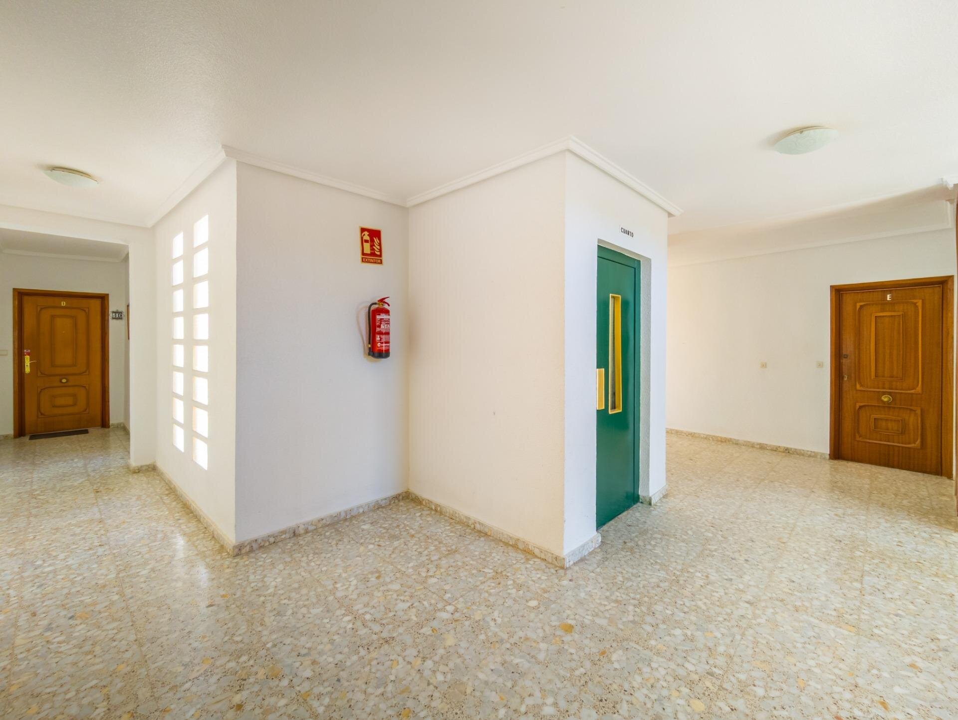 3-Bedroom Apartment in Estacion de Autobuses, Torrevieja - Image 31