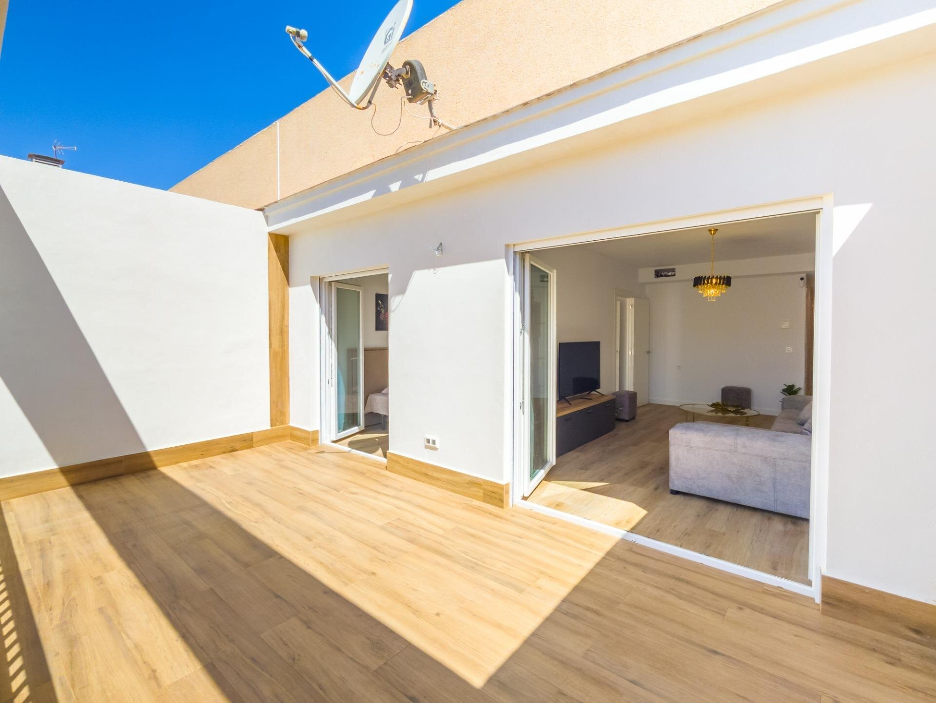 3-Bedroom Apartment in Estacion de Autobuses, Torrevieja - Image 4