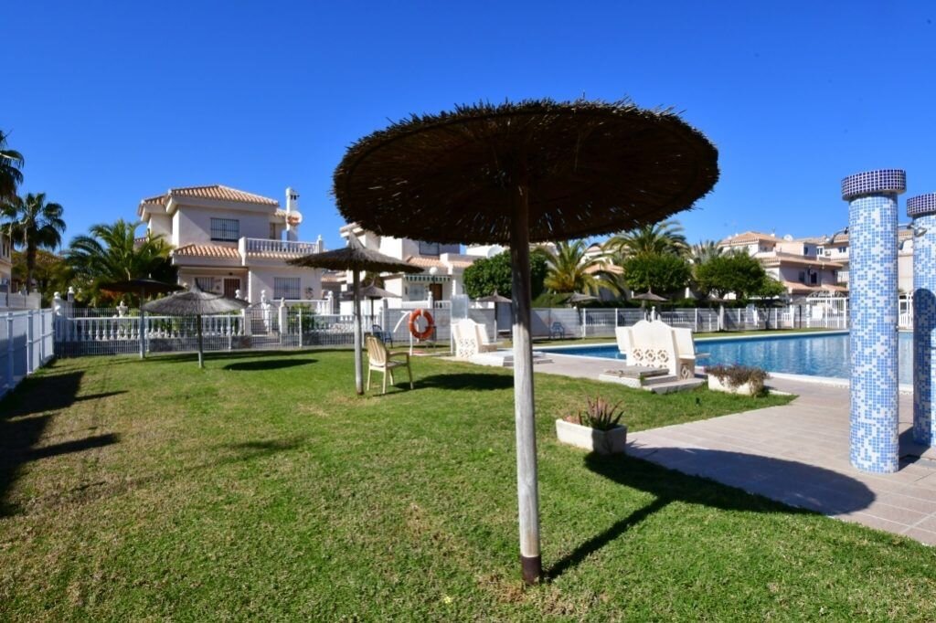 2-Bedroom Apartment in Playa Flamenca, Orihuela Costa - Image 18