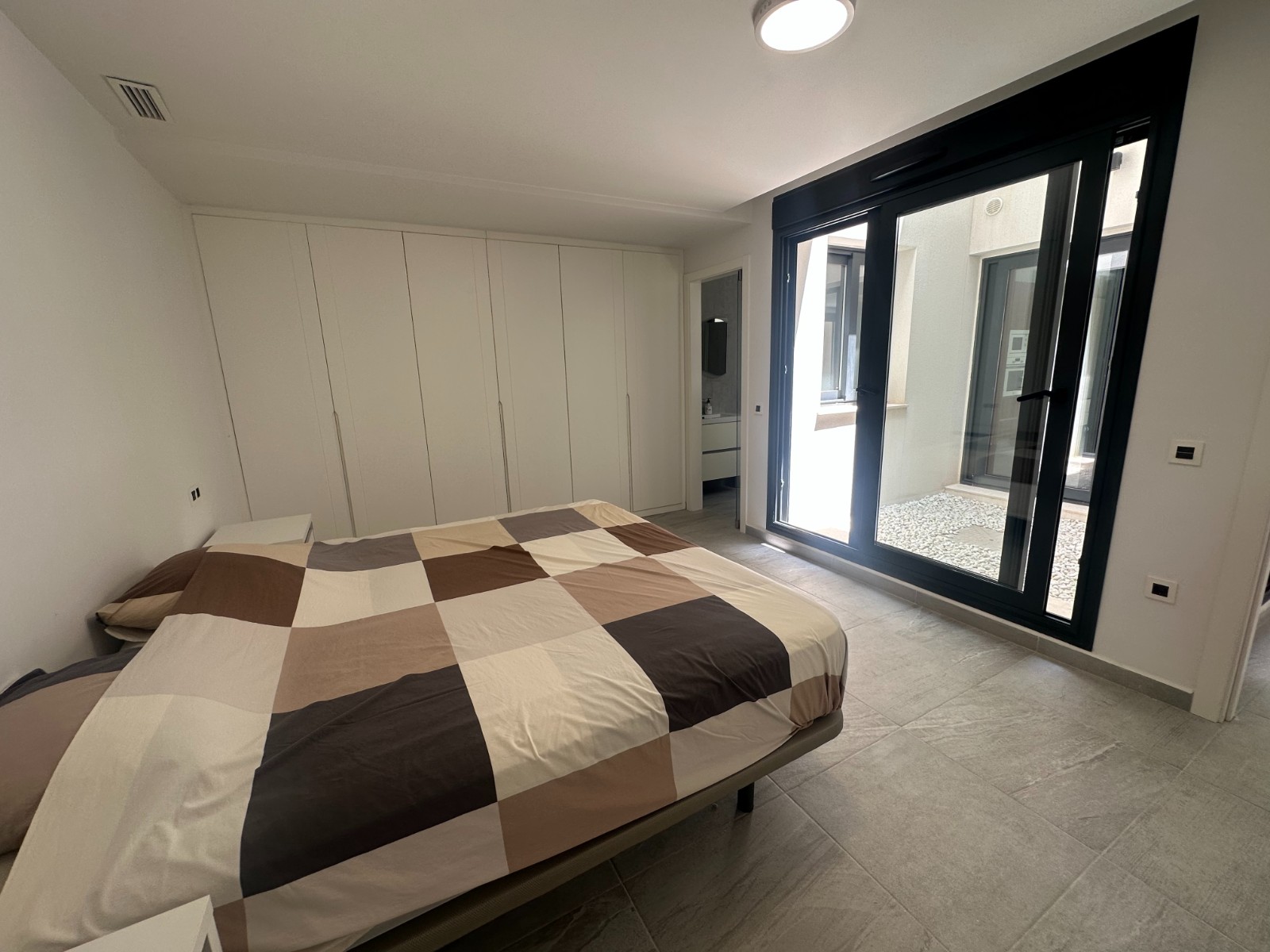 5-Bedroom Villa in Pueblo, San Miguel de Salinas - Image 11
