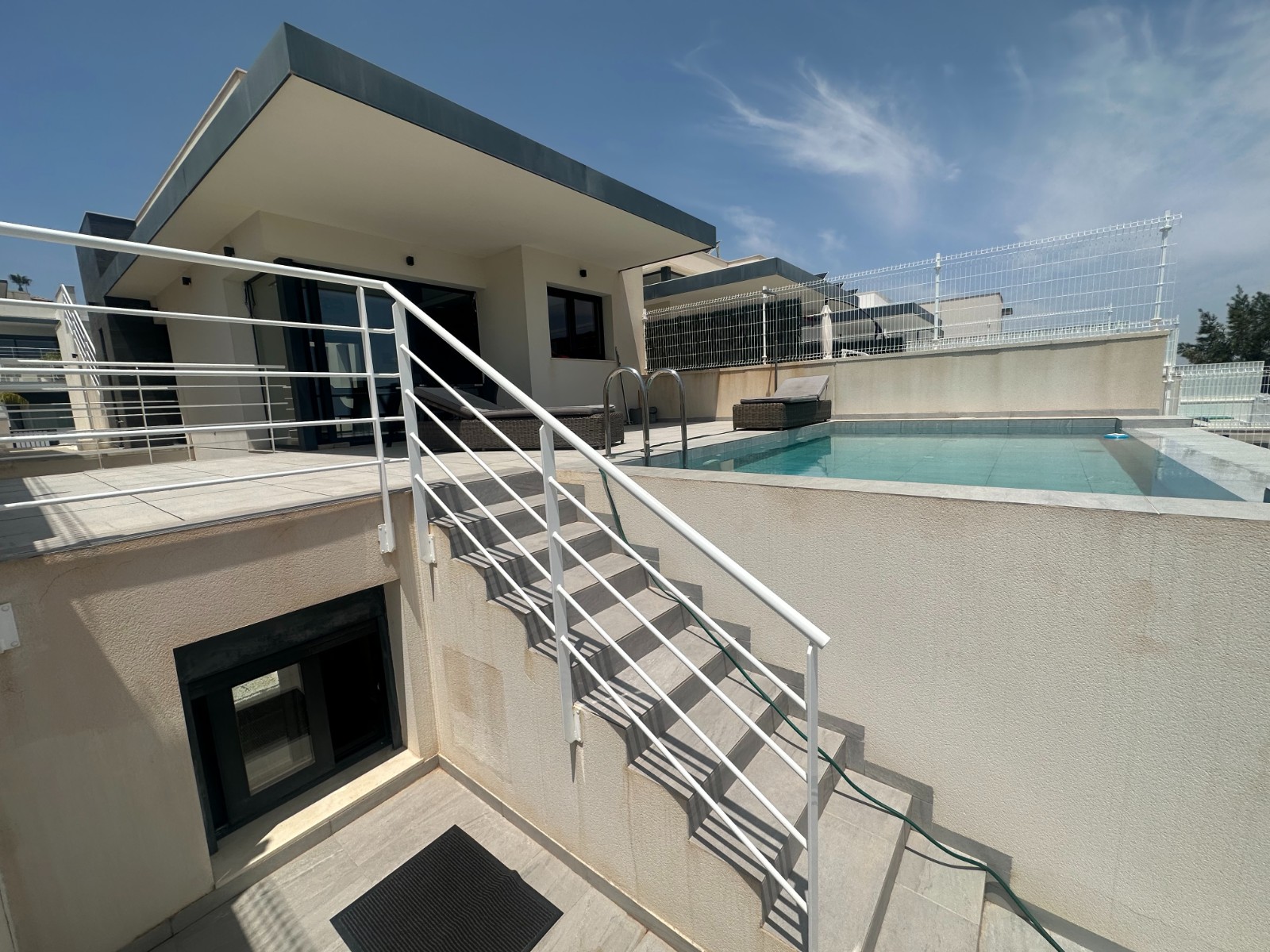 5-Bedroom Villa in Pueblo, San Miguel de Salinas - Image 2