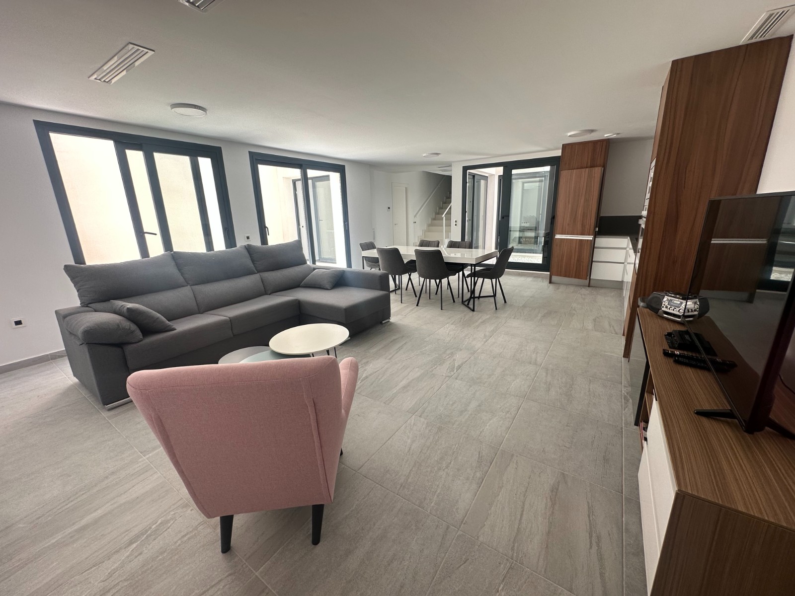 5-Bedroom Villa in Pueblo, San Miguel de Salinas - Image 35